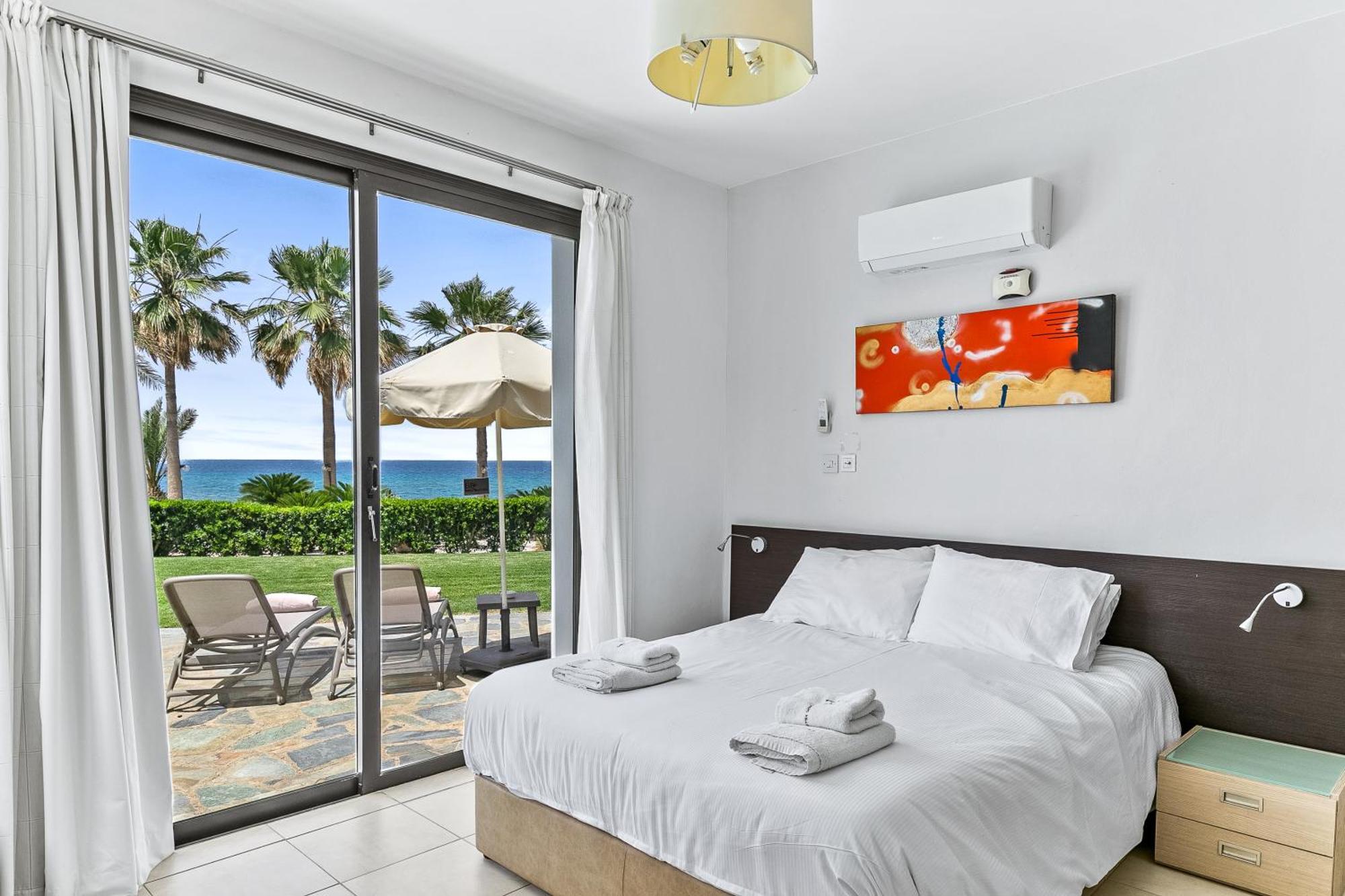 Platzia Beach Villas Paphos Extérieur photo