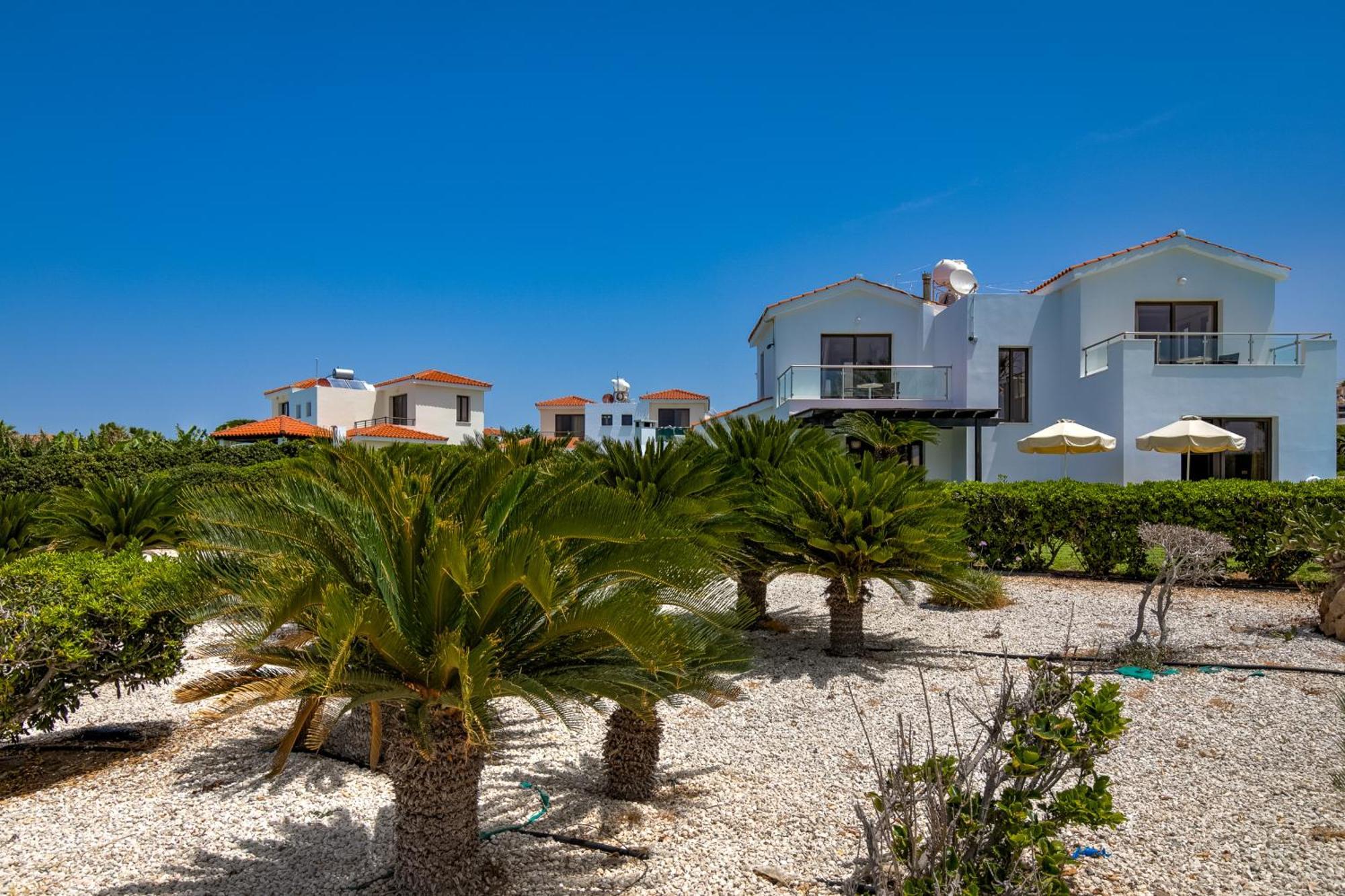 Platzia Beach Villas Paphos Extérieur photo