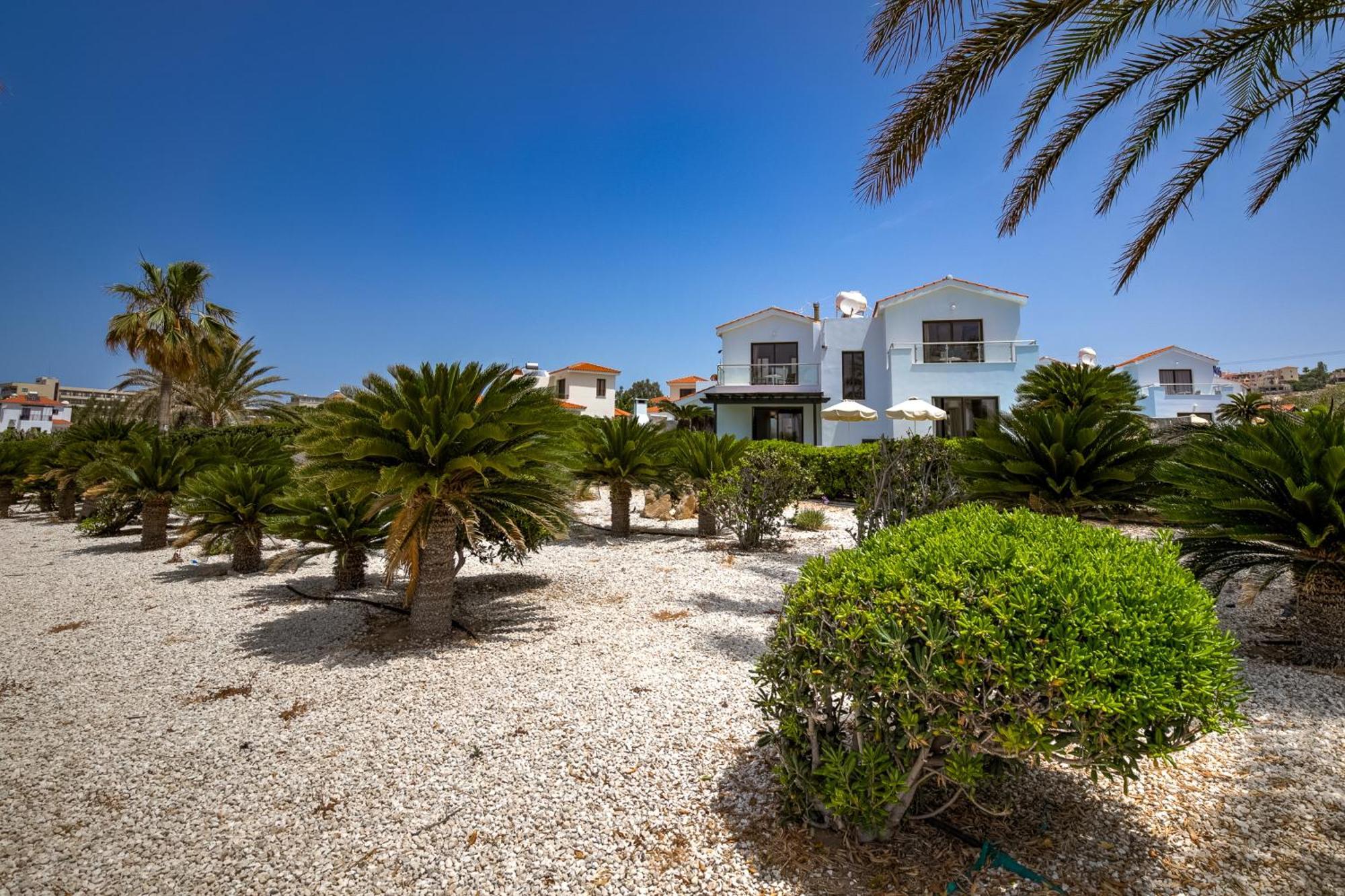Platzia Beach Villas Paphos Extérieur photo