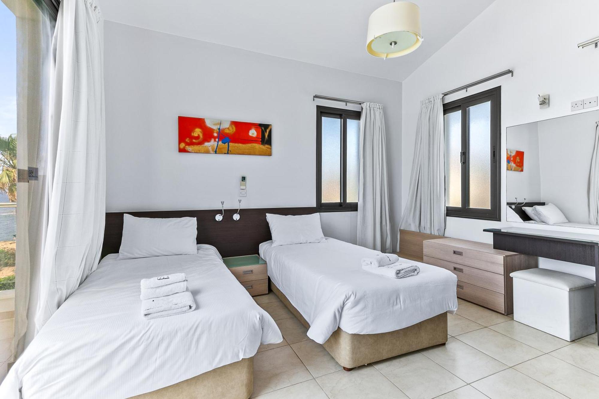 Platzia Beach Villas Paphos Extérieur photo