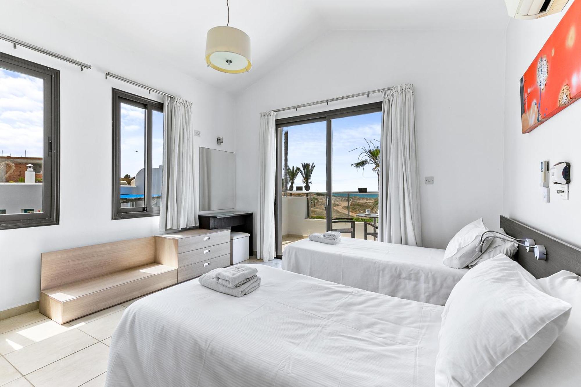 Platzia Beach Villas Paphos Extérieur photo