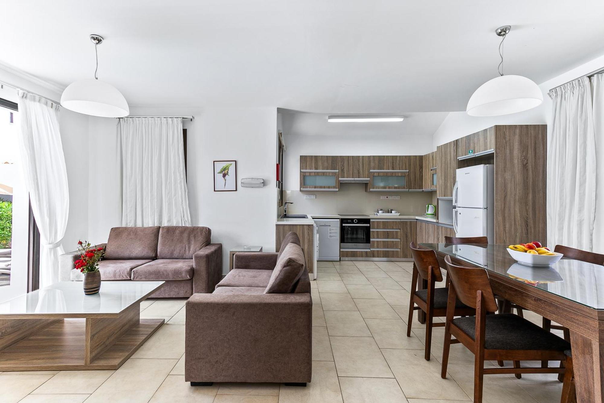 Platzia Beach Villas Paphos Extérieur photo