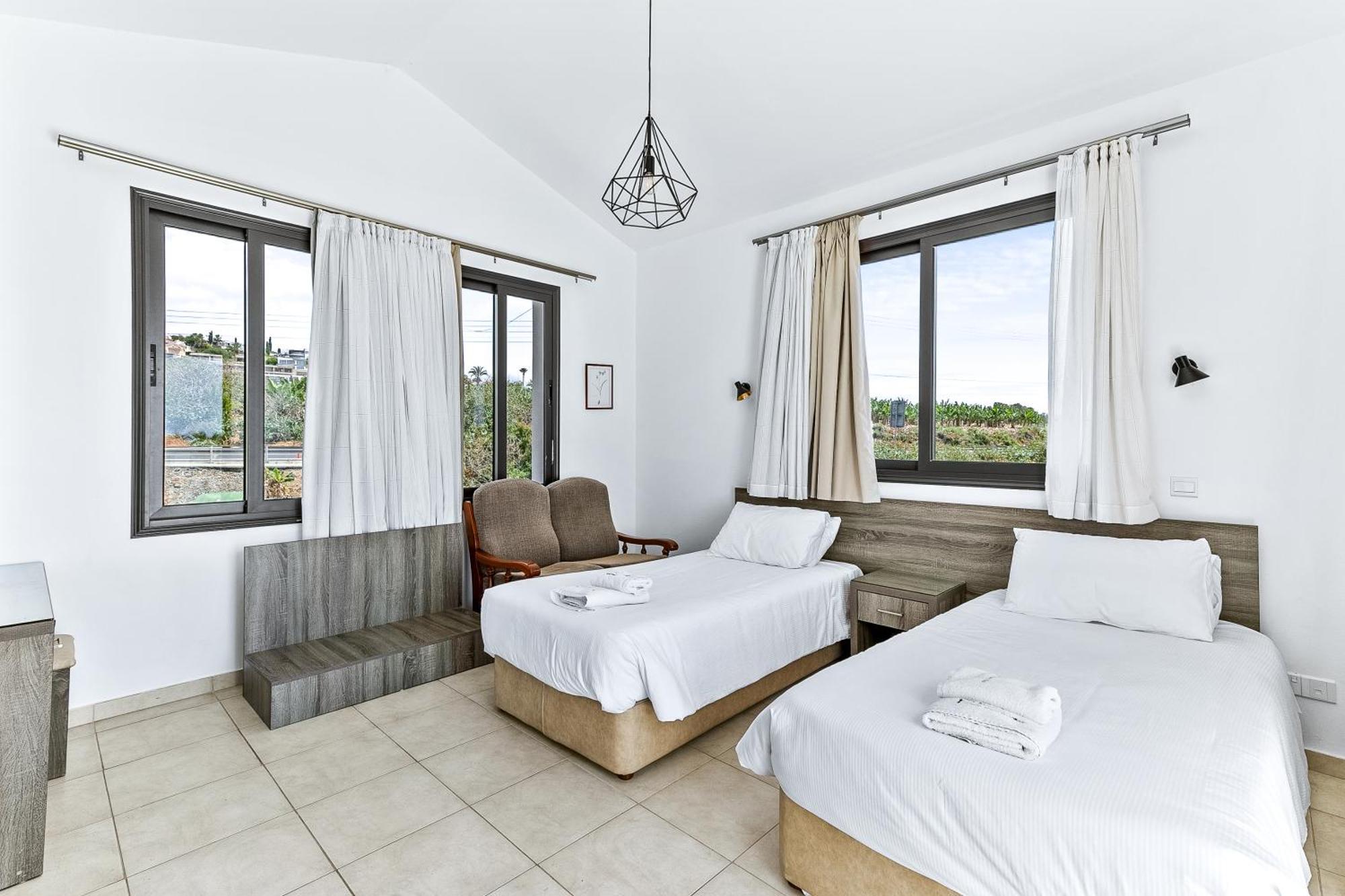 Platzia Beach Villas Paphos Extérieur photo