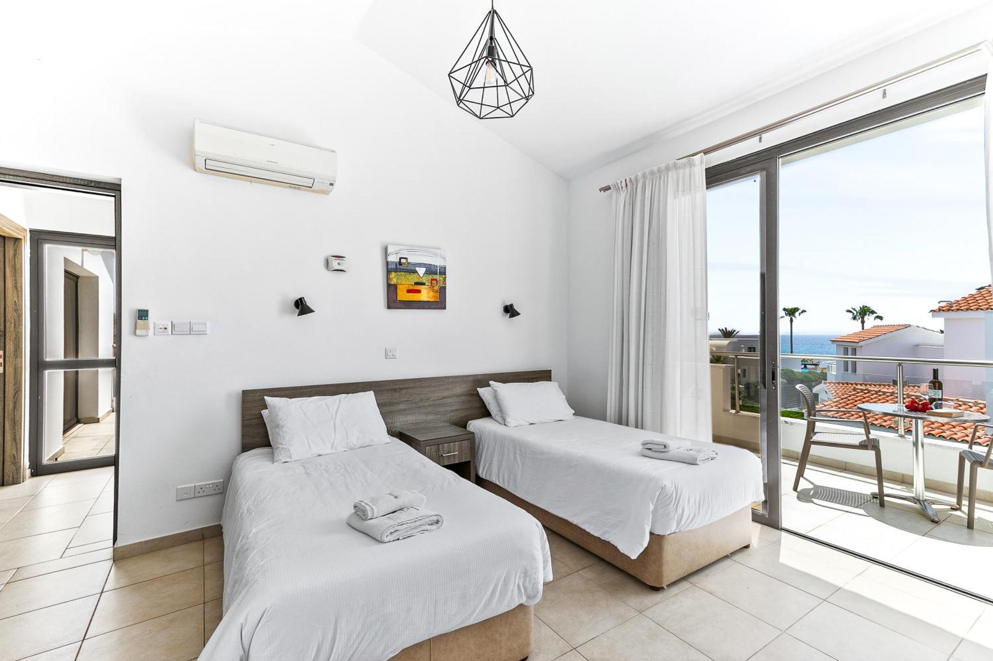 Platzia Beach Villas Paphos Extérieur photo