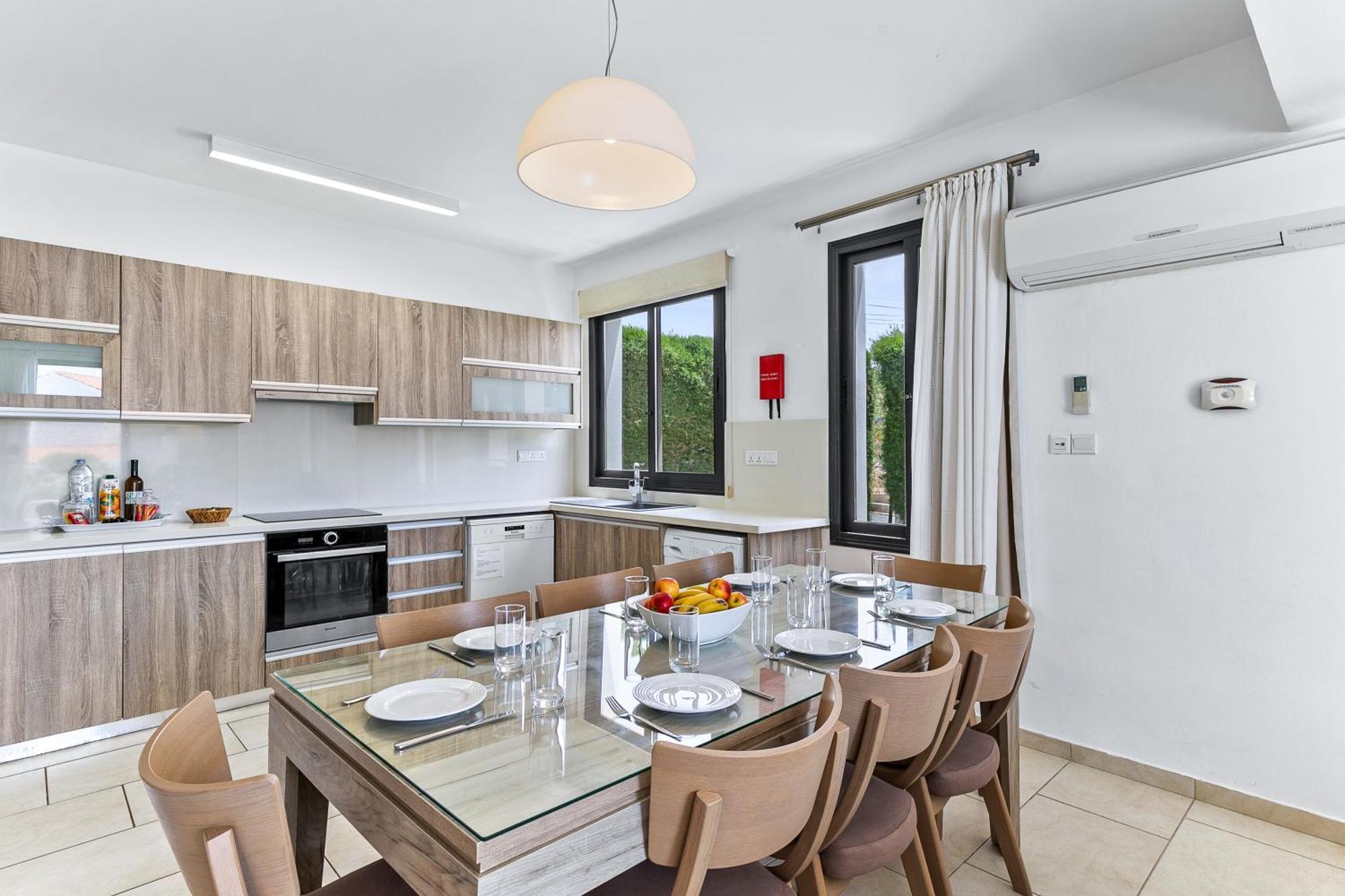 Platzia Beach Villas Paphos Extérieur photo