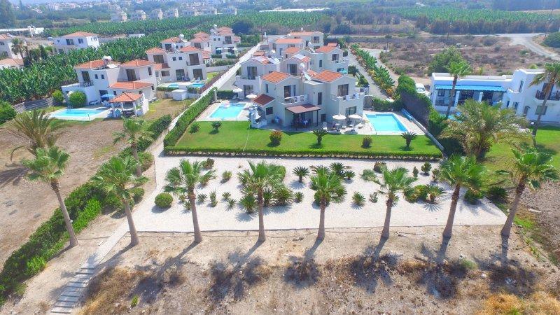 Platzia Beach Villas Paphos Extérieur photo
