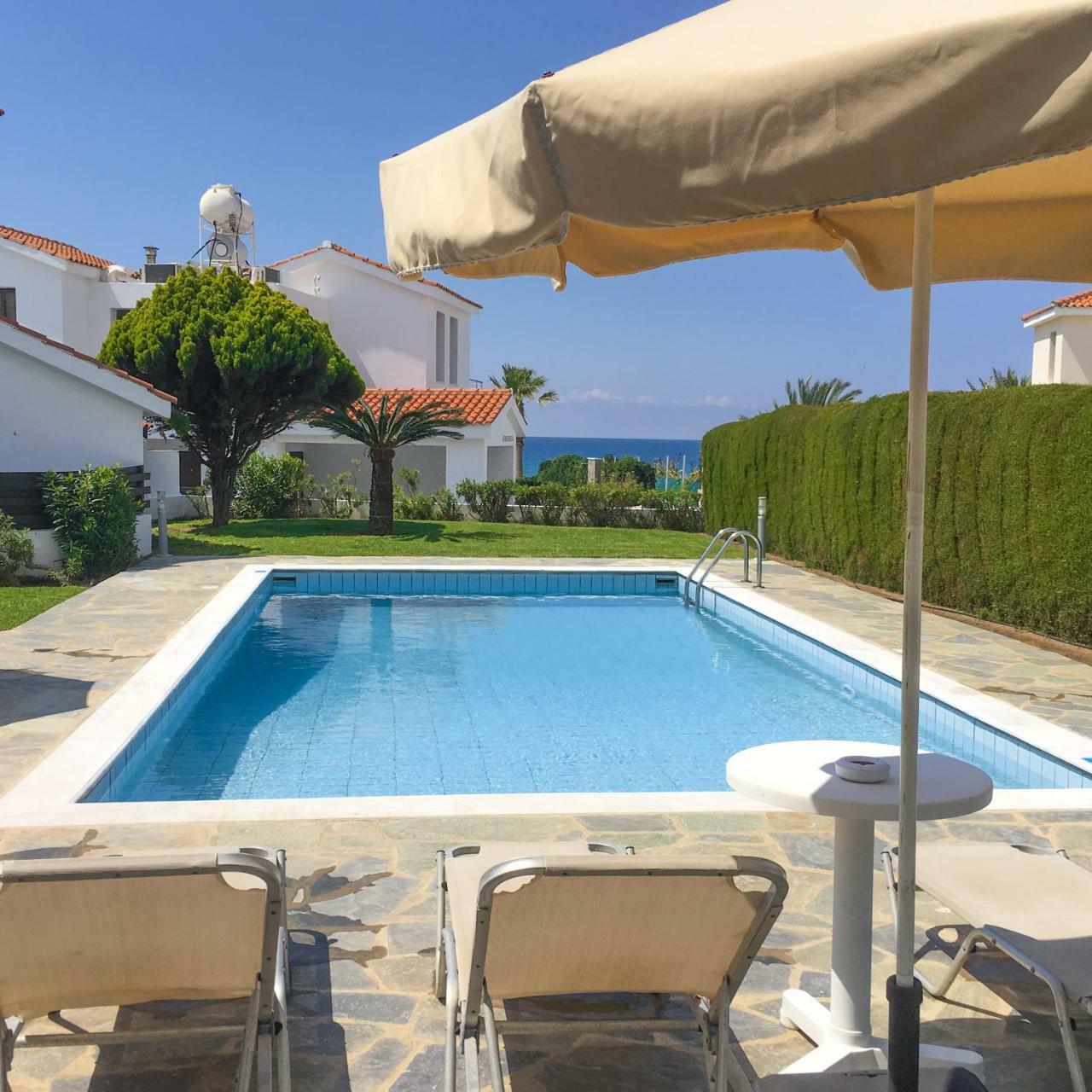 Platzia Beach Villas Paphos Extérieur photo
